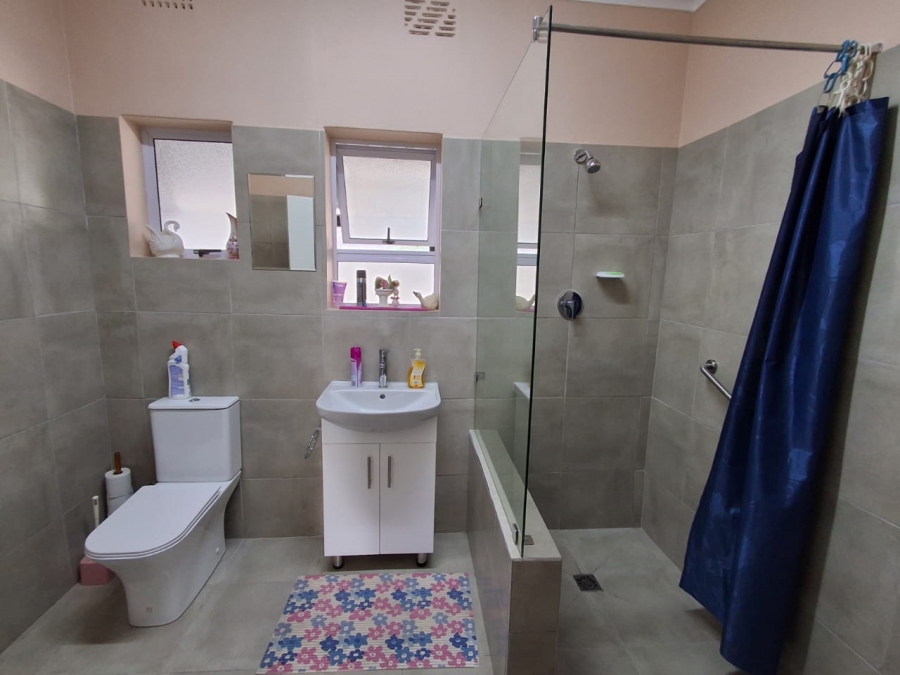 To Let 3 Bedroom Property for Rent in Churchill Estate Western Cape